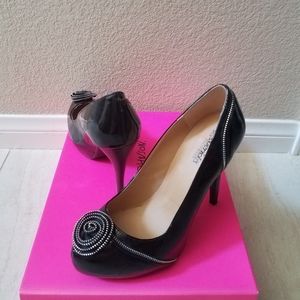 Fredricks of Hollywood Black Patent Leather Pumps